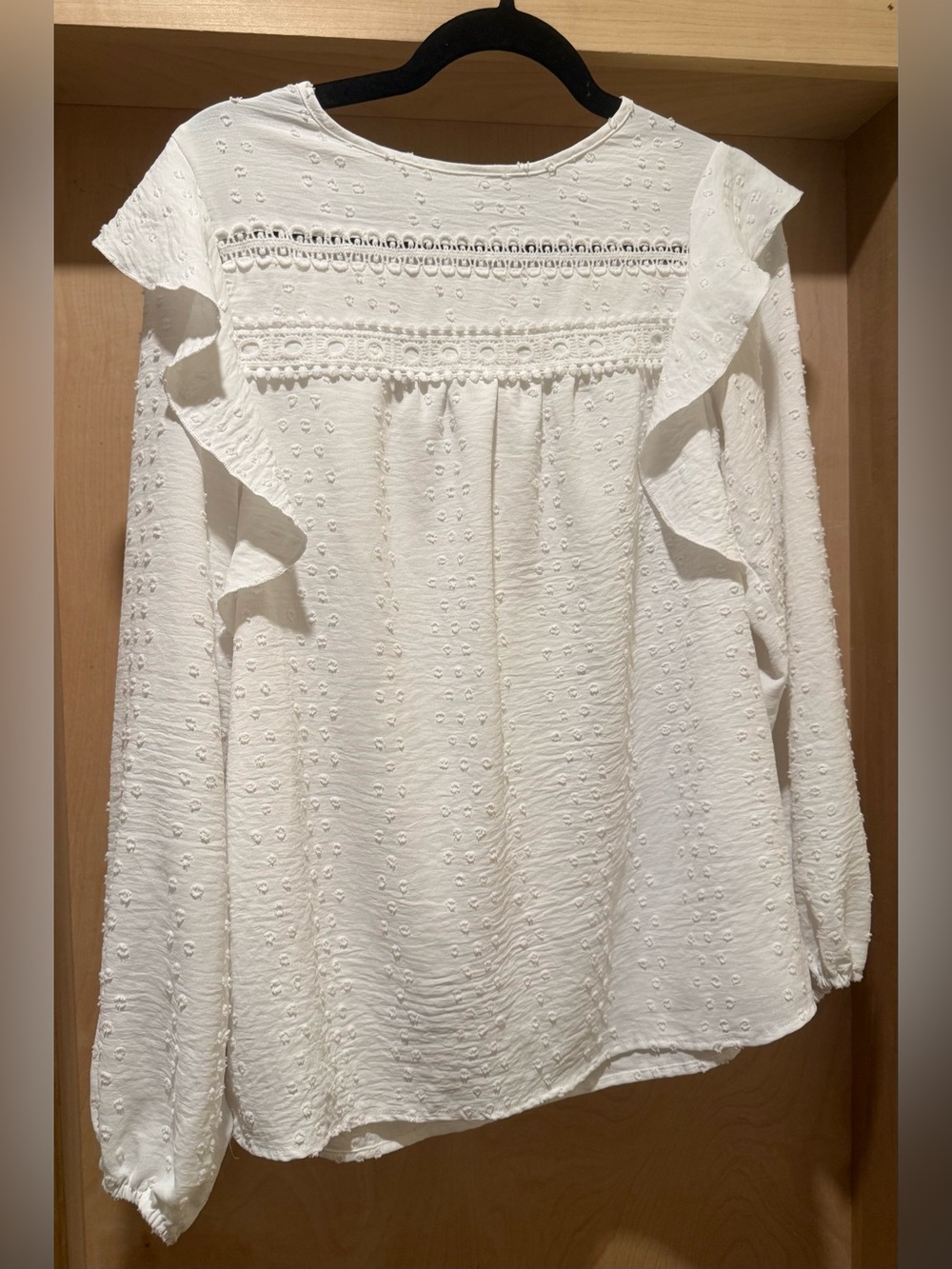 Women’s White Eyelet Ruffle Long-Sleeve Top Size Small